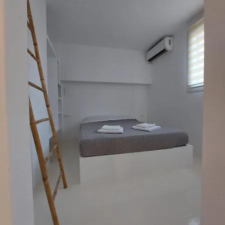 Josephine's Place B Apartment