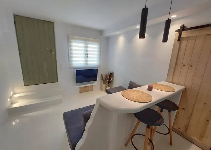 Josephine's Place B Tínos